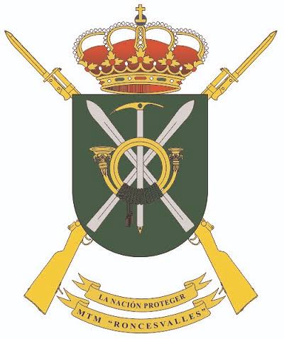 Escudo de una unidad de cazadores de montaña, con piolet y fusiles cruzados